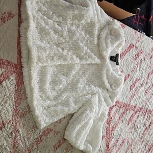 The Pyramid Collection White Textured Sweater